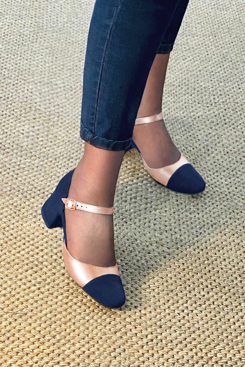 Women's navy blue and powder pink elegant closed-back heels, with an instep strap. Round toe. Low flare heels - Top view